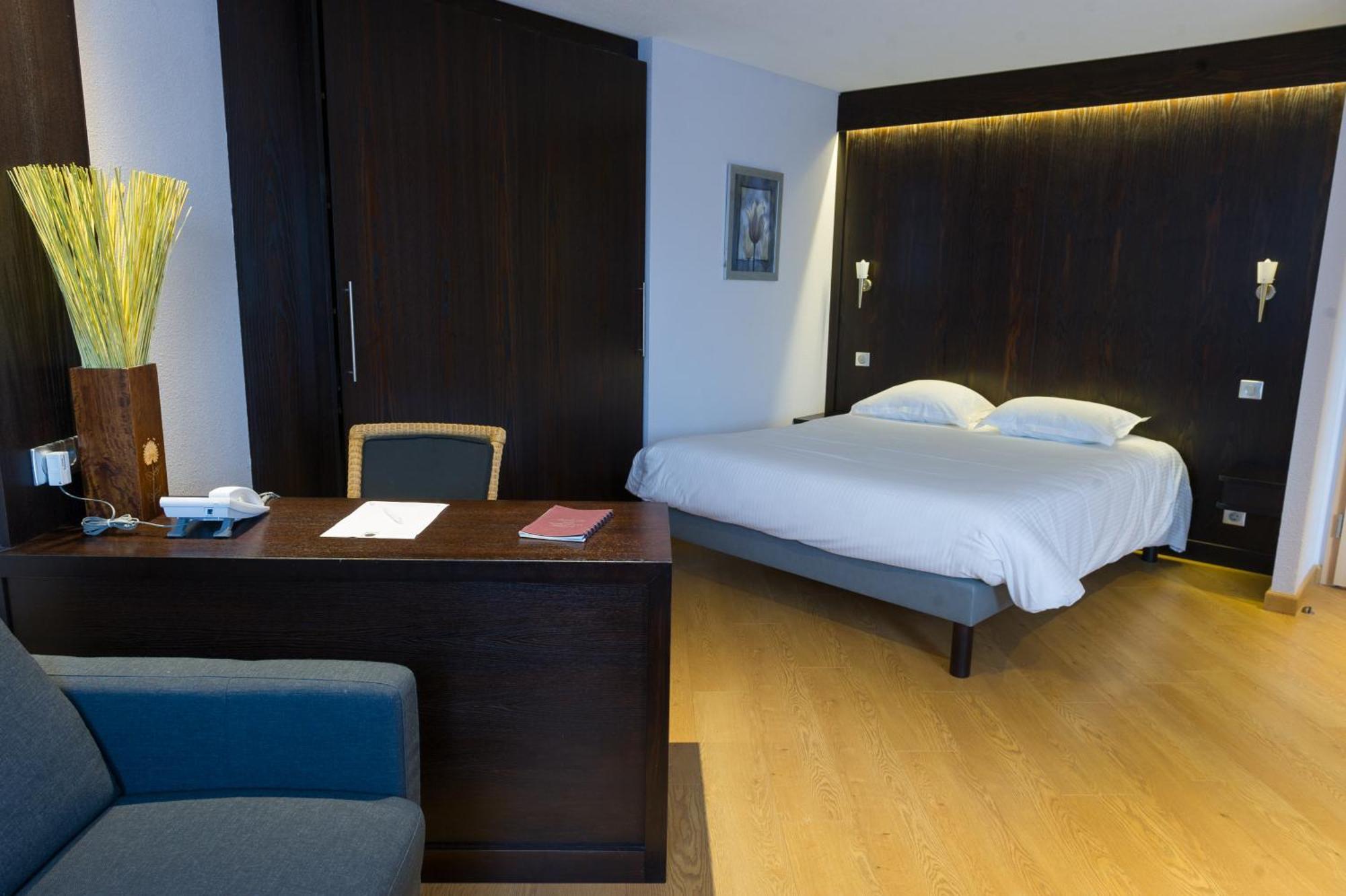 Cottage Logis Hotel - Restaurant Dudelange Εξωτερικό φωτογραφία