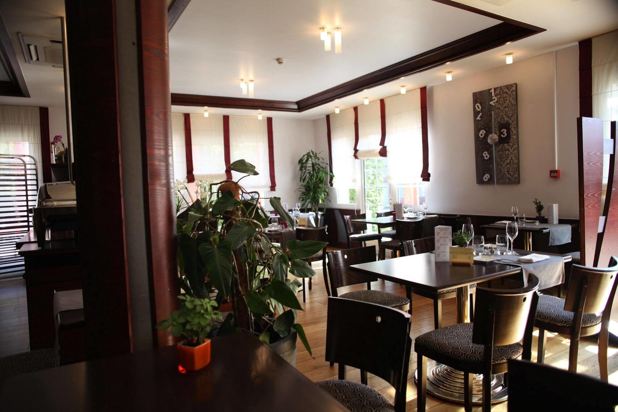 Cottage Logis Hotel - Restaurant Dudelange Εξωτερικό φωτογραφία